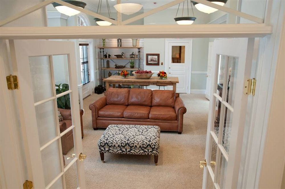 The Tidewater Inn Easton Bagian luar foto